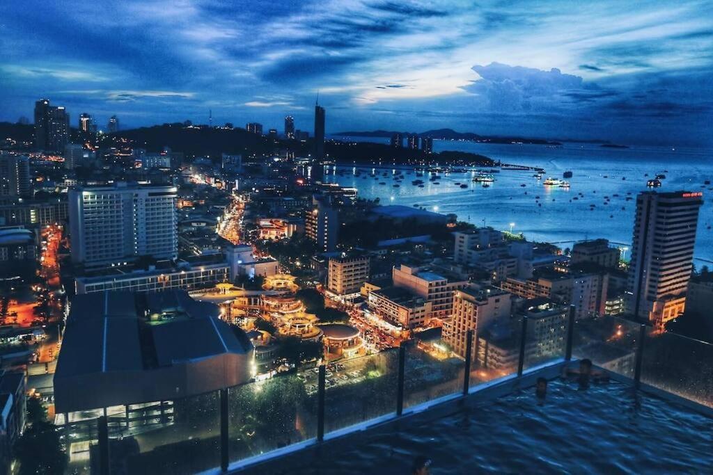 The Base Central Pattaya Exterior foto
