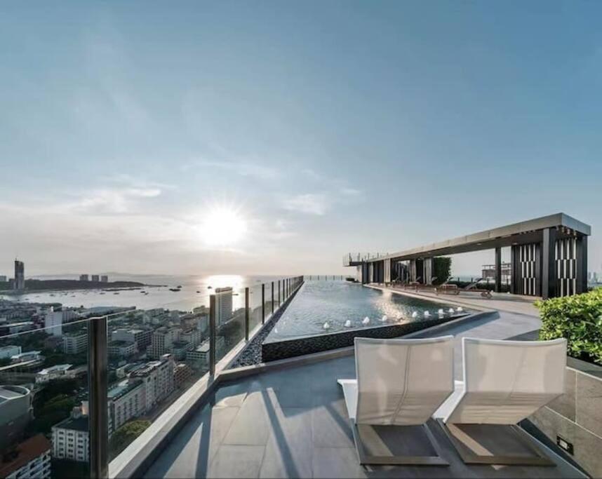 The Base Central Pattaya Exterior foto